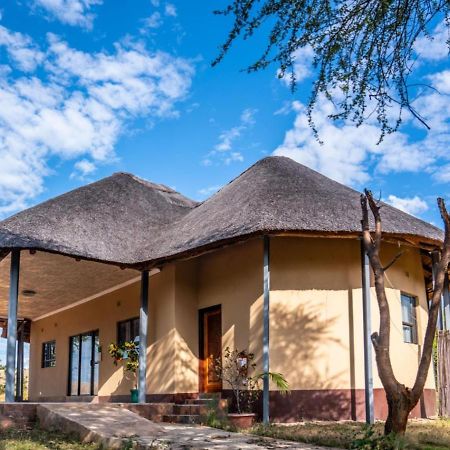 Nkanga Hotel Kasane Esterno foto