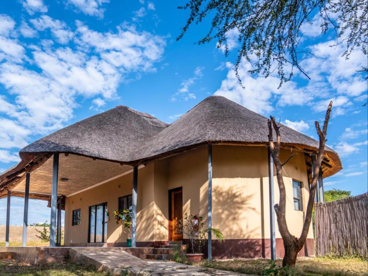 Nkanga Hotel Kasane Esterno foto