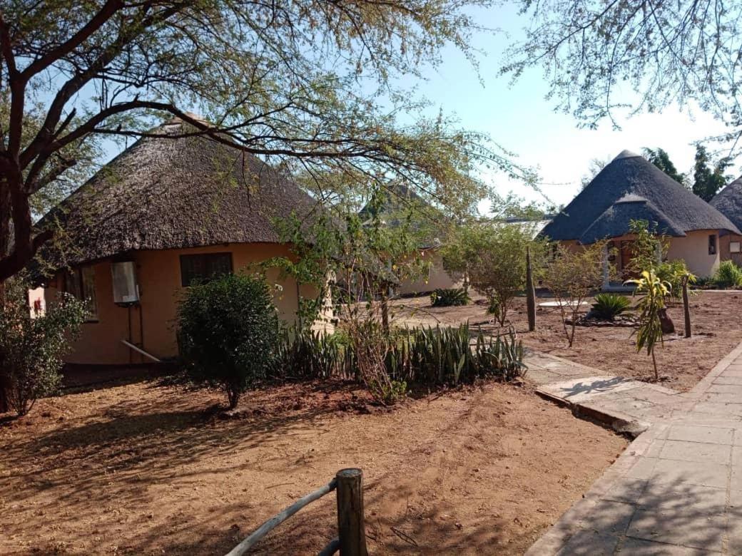 Nkanga Hotel Kasane Esterno foto