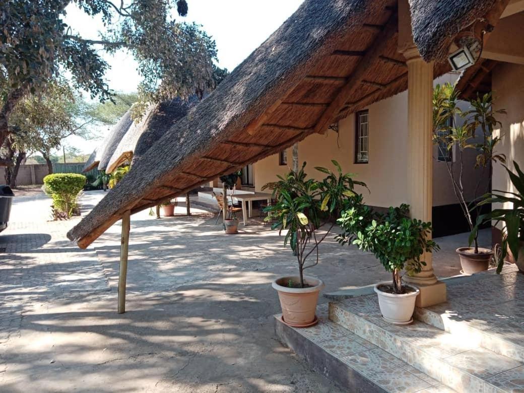 Nkanga Hotel Kasane Esterno foto