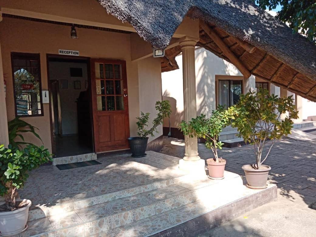 Nkanga Hotel Kasane Esterno foto