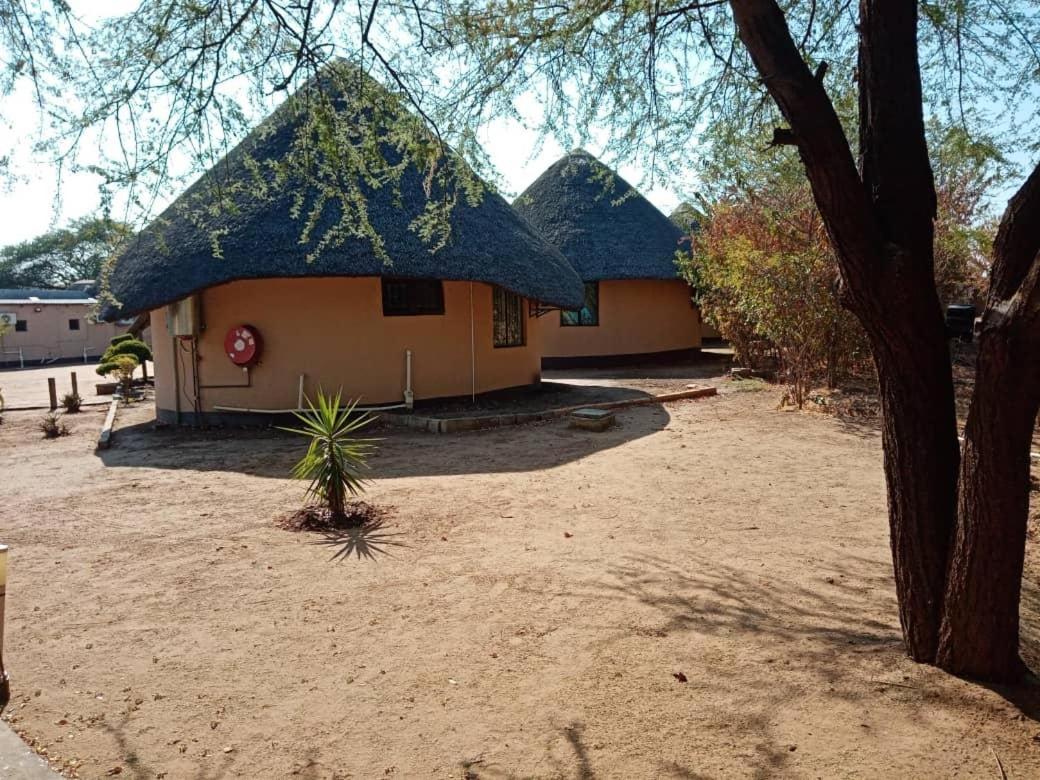Nkanga Hotel Kasane Esterno foto