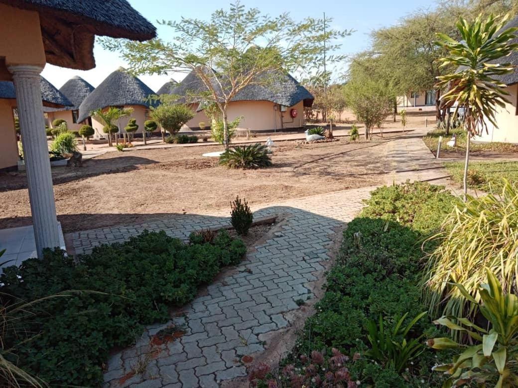 Nkanga Hotel Kasane Esterno foto