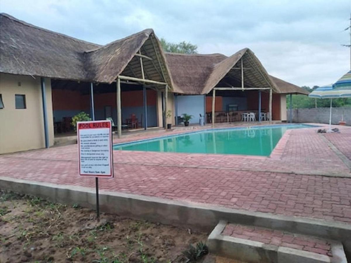 Nkanga Hotel Kasane Esterno foto