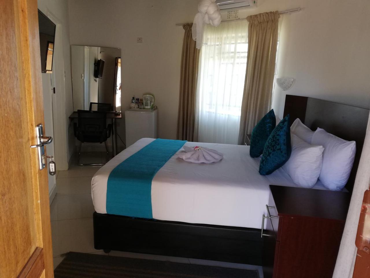 Nkanga Hotel Kasane Esterno foto